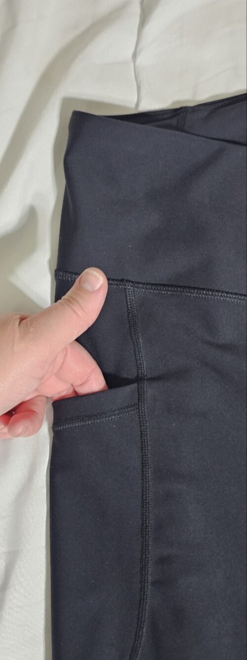 Old Navy Black Leggings With Pockets - Picture 3 of 4